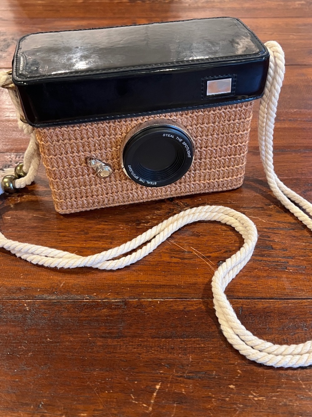 Retro Camera-Shaped Woven Straw Novelty Crossbody Shoulder Bag Purse